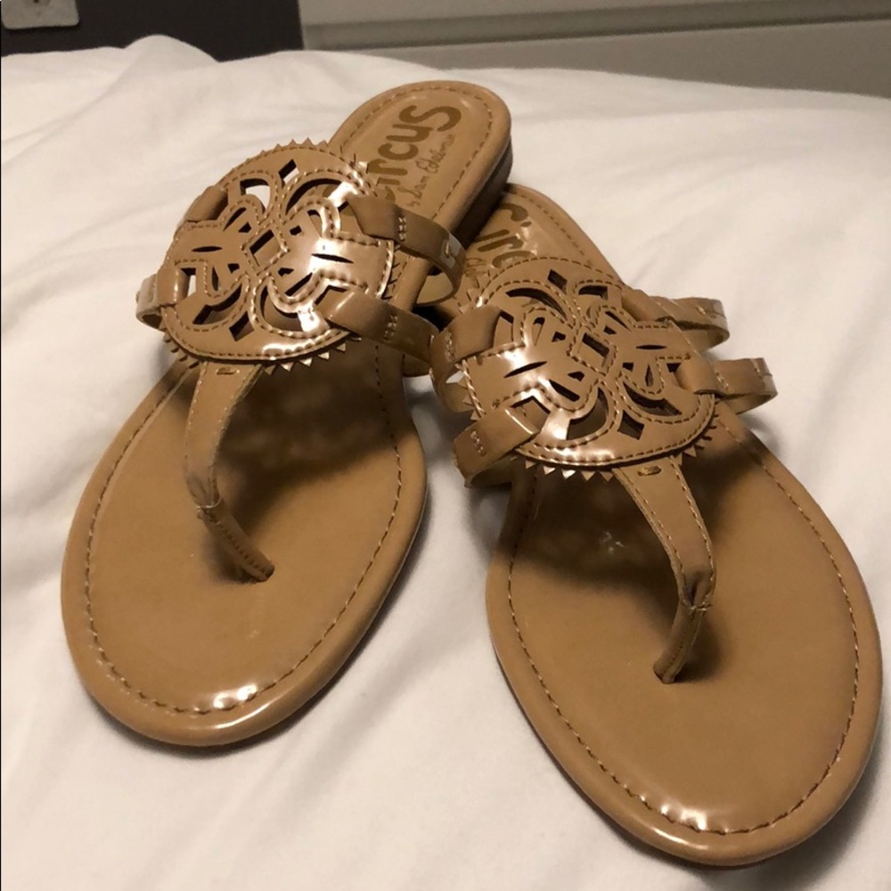 BEAND NEW NEVER WORN SANDALS